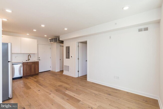 Building Photo - 1416 Frankford Ave