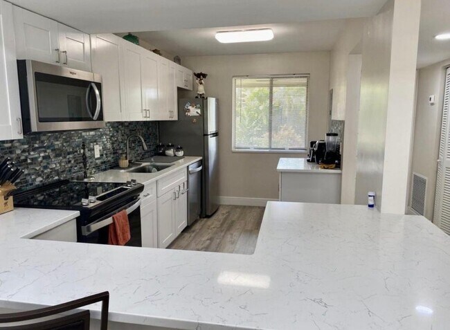 Building Photo - 4501 Fountains Dr