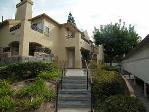 Building Photo - 2023 Lakeridge Cir