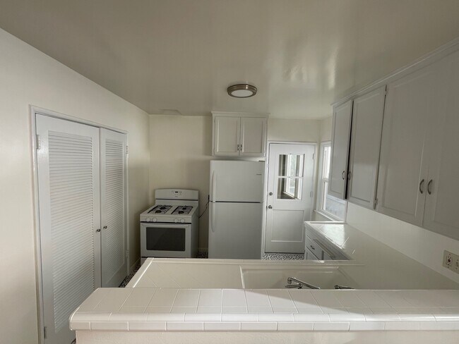 Building Photo - 2410 Penmar Ave