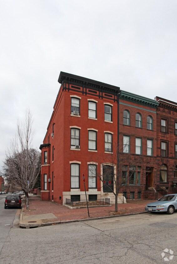 Primary Photo - 1700 Park Ave