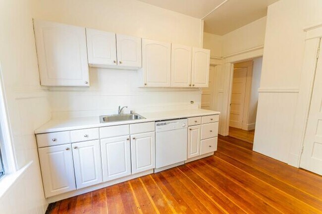 Building Photo - 3 bedroom in San Francisco CA 94109