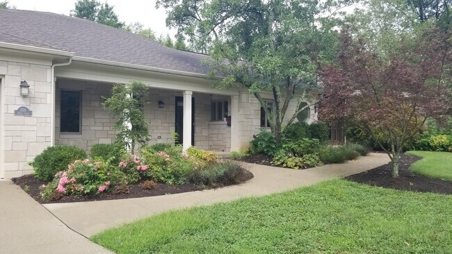 Building Photo - 256 Shady Ln