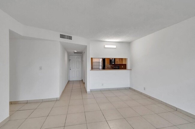 Building Photo - 8431 Royal Palm Blvd