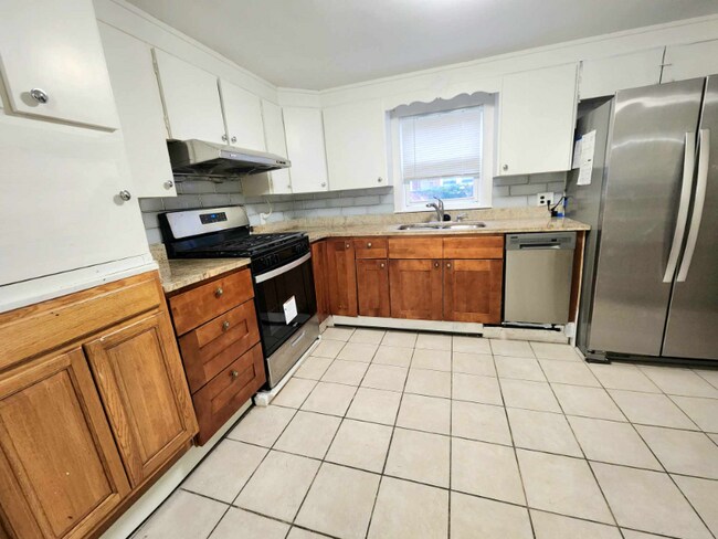 Building Photo - 206 A Adams St