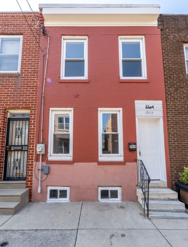 Building Photo - 1914 Titan St