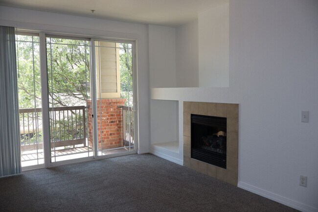 Foto del edificio - Convenient Fort Collins Location – Updated...