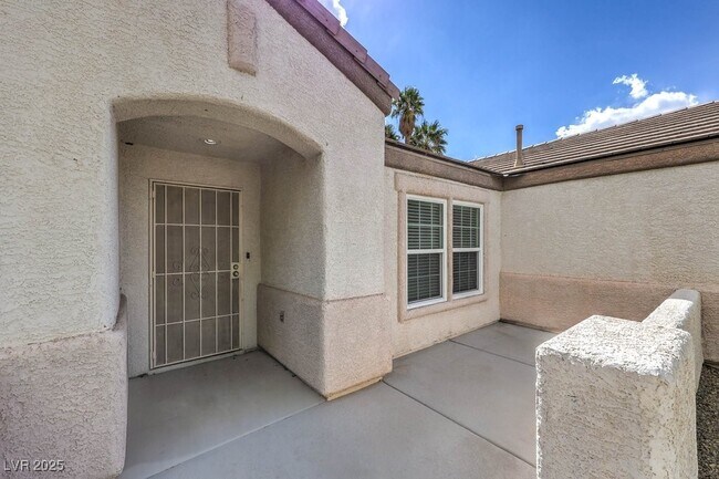 Foto del edificio - 2705 Port Lewis Ave