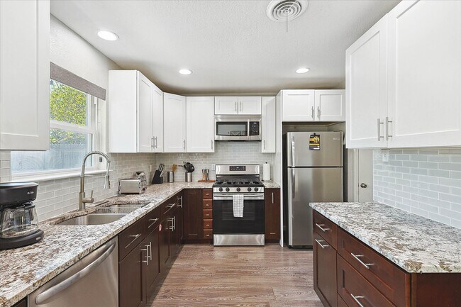 Foto del edificio - 530 E Tyler St