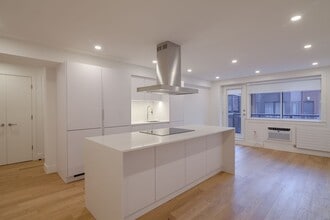 Building Photo - 3421 Rue Drummond