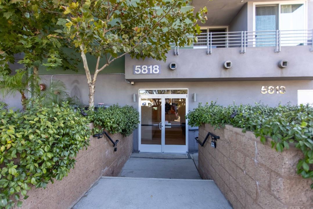 5818 Whitsett Ave Unit PH2, Valley Village, CA 91607 Condo for Rent