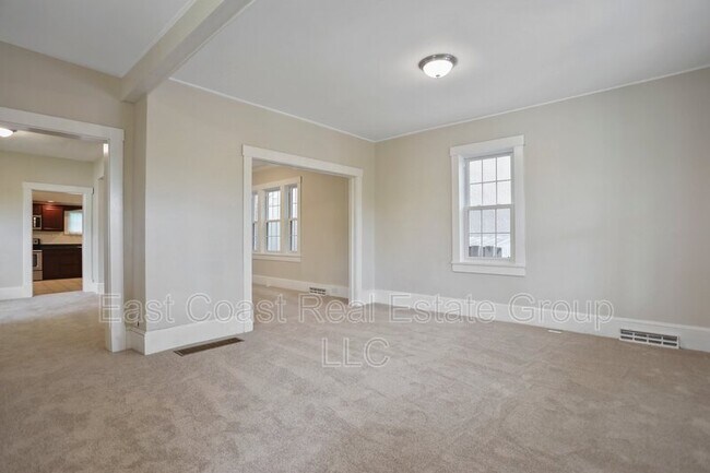 Building Photo - 605 W Potomac St