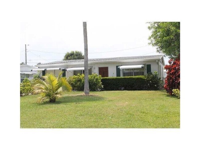 Building Photo - COMING SOON! 2/1 VERO BEACH!