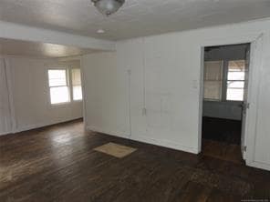 Building Photo - 2026 W Birch Ave