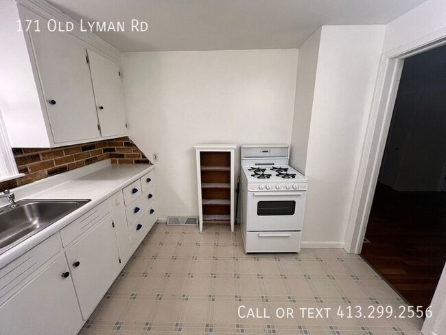 Building Photo - 171 Old Lyman Rd