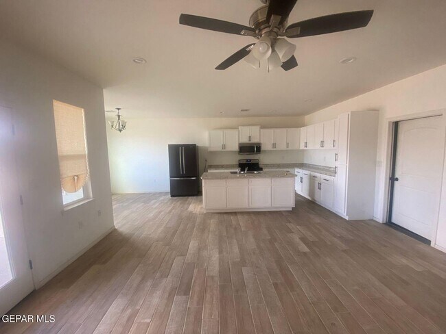 Building Photo - 14429 Teichelkamp Dr