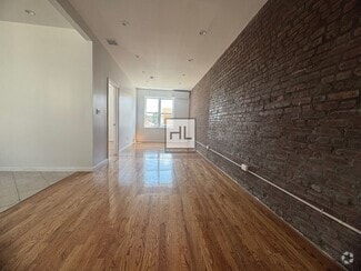 Building Photo - Fully Renovated 1-Bedroom Apartment in the...