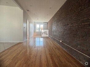 Building Photo - Fully Renovated 1-Bedroom Apartment in the...