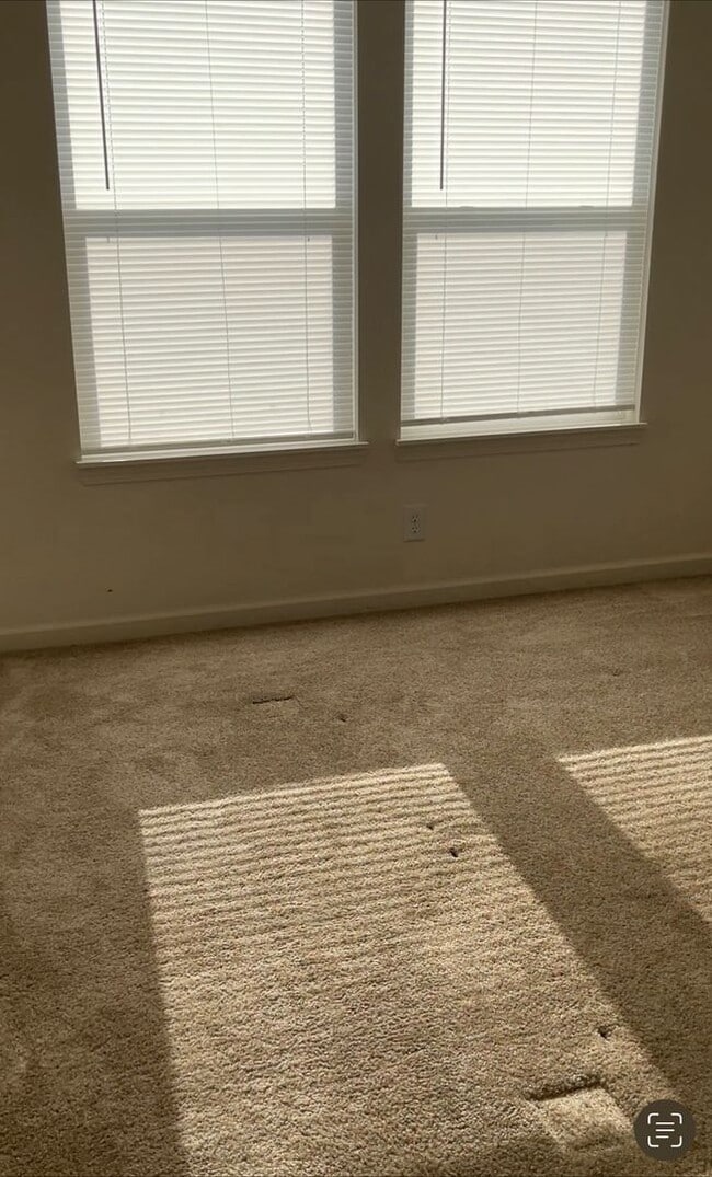 Building Photo - RANCH STYLE HOME - 4 Bed 2 Bath