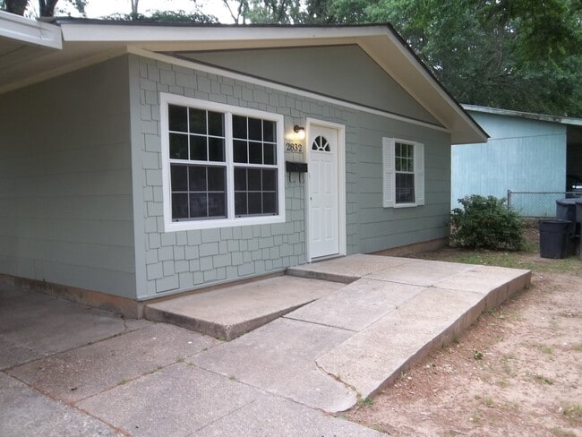 Building Photo - 2832 Holiday Ln