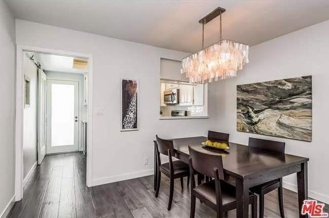 Fotografía del edificio - 1606 S Barrington Ave