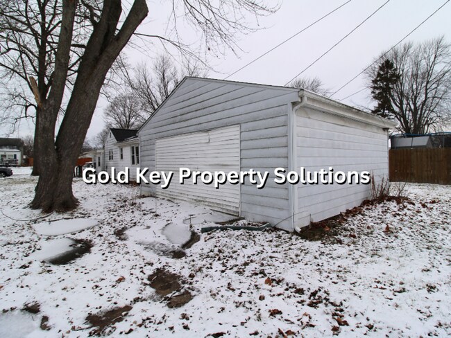 Foto del edificio - MUNCIE 2 BR 1 BA House with Covered Porch and Storage Building (NO SECTION 8)