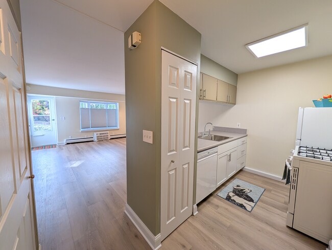 Building Photo - 29 Prospect Ave NE