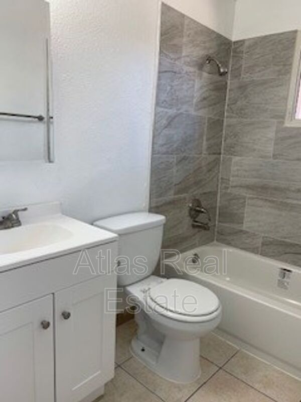 Foto del edificio - 2260 E Broadway Rd