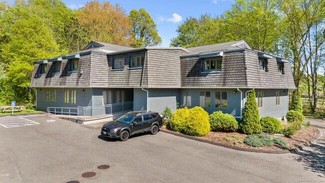 Foto del edificio - 47 Clapboard Hill Rd