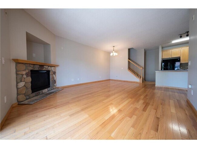 Foto del edificio - Spacious *3Bed*2Bath townhome Cottage Grove Available Sept 1.