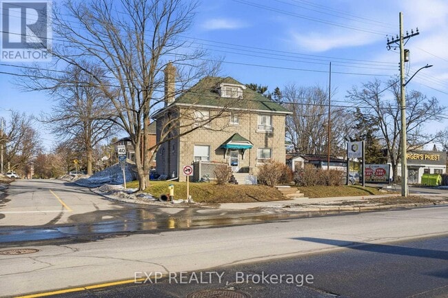 Building Photo - 1663 Bank St