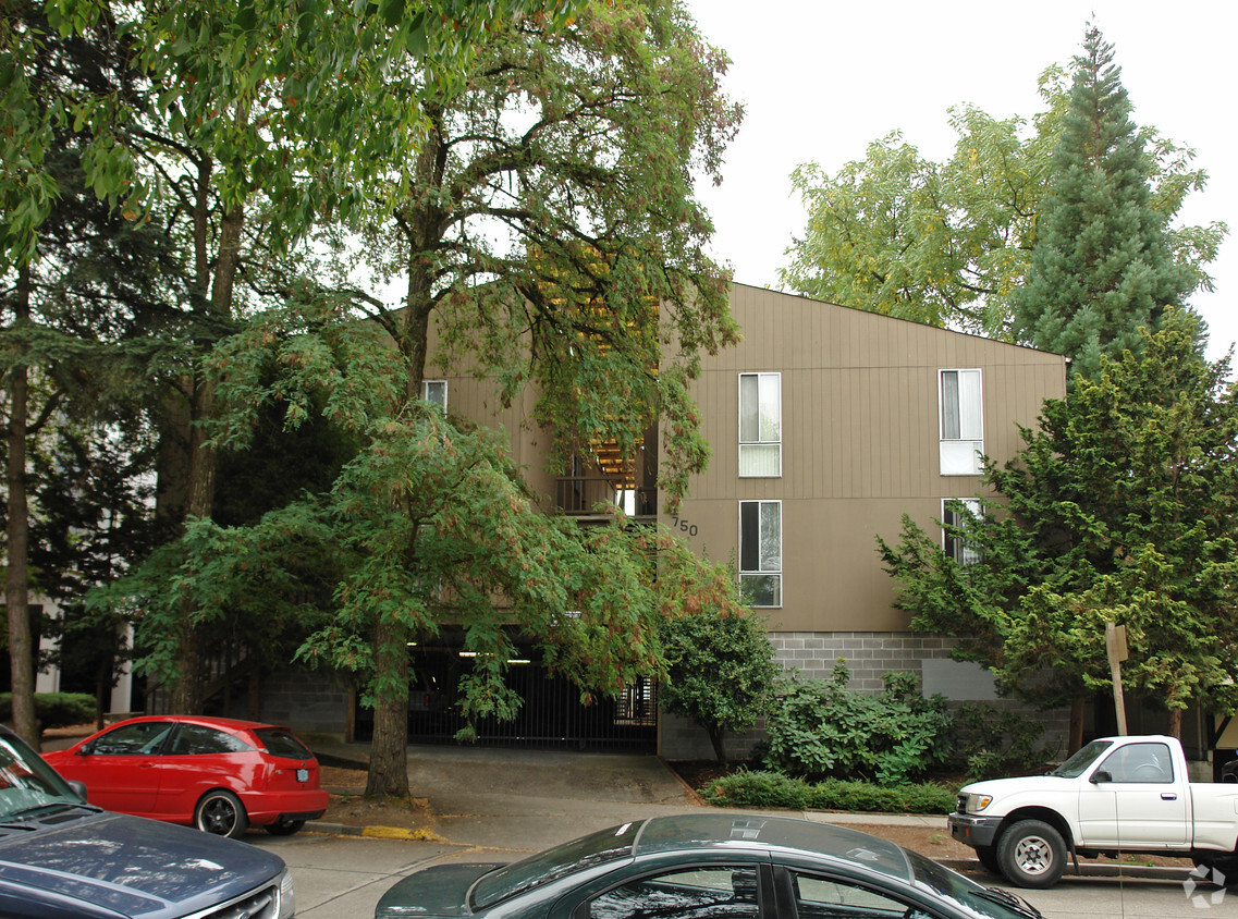 Primary Photo - 750 E 15th Ave