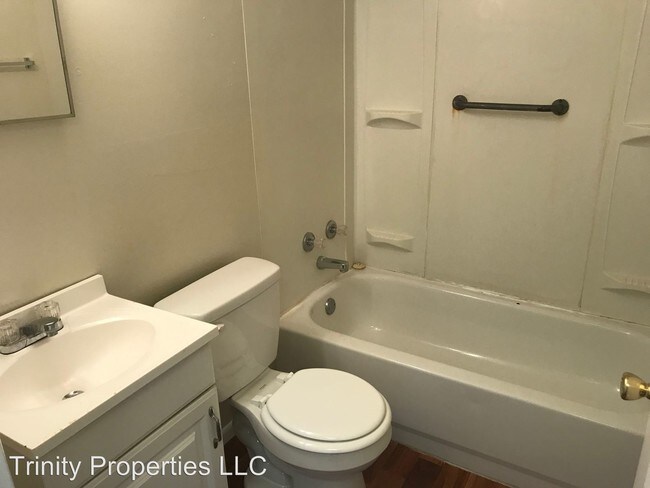 Building Photo - 1 br, 1 bath Apartment - 3369 SW Brendan Ave