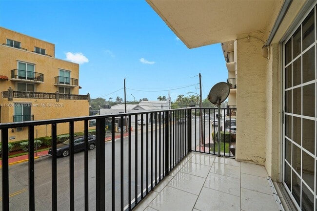 Building Photo - 8900 Collins Ave