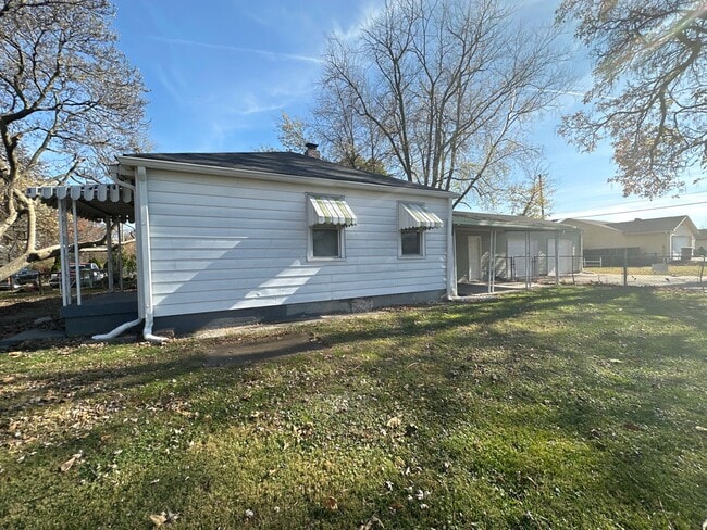 Building Photo - 4 Bedroom, 1 Bathroom Beauty in Bean Creek...