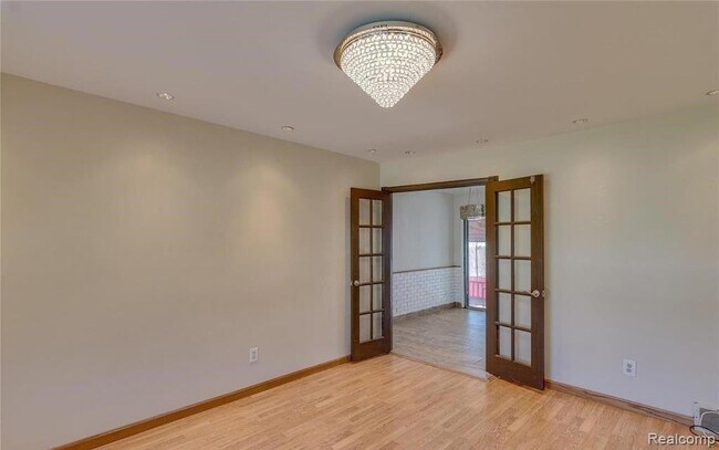 Building Photo - 528 Cardwell St