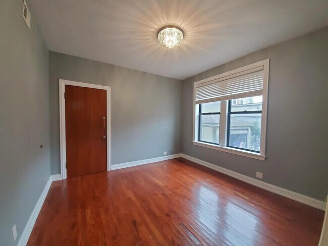 Foto del edificio - 2242 N Western Ave