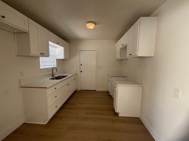 Foto del edificio - Remodeled 3 bedroom 2 bath Single Story Ho...