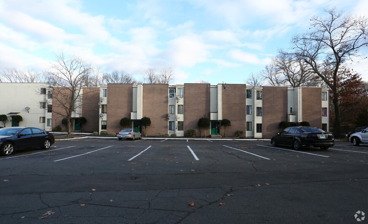 Foto del edificio - Foxon Woods Apartments
