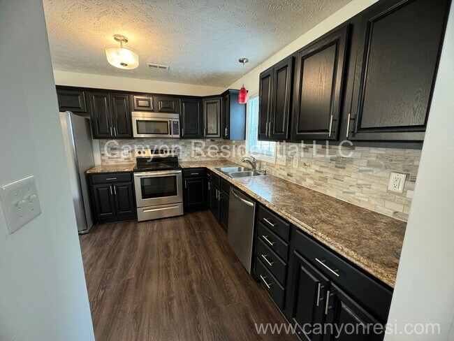 Building Photo - Charming 3-Bedroom Home with Bonus Room an...