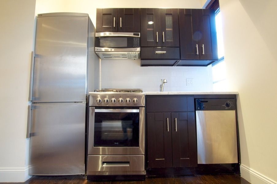 Foto del edificio - 353 E 9th St