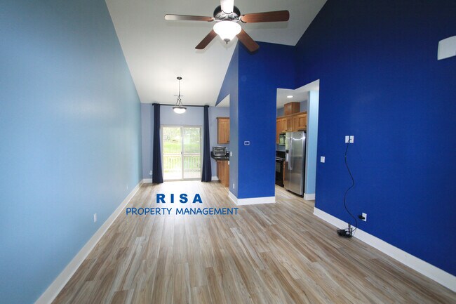 Building Photo - 586 Corinne Dr