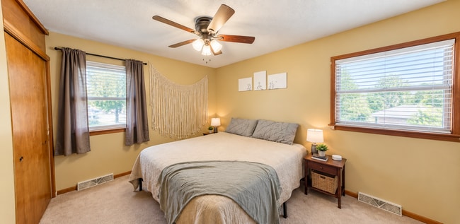 Building Photo - 2621 Kimball Ave