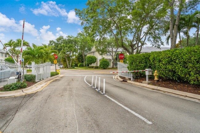 Foto del edificio - 9925 NW 57th Manor