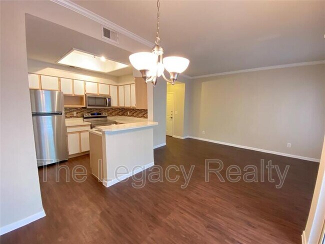 Building Photo - 6000 Shepherd Mountain Cove