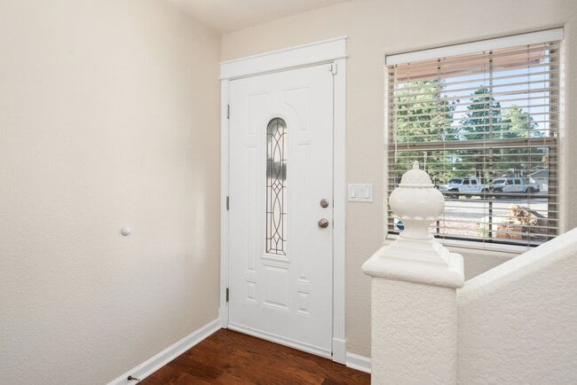 Building Photo - 408 Sunny Slope Dr