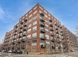 Building Photo - 1500 W Monroe St