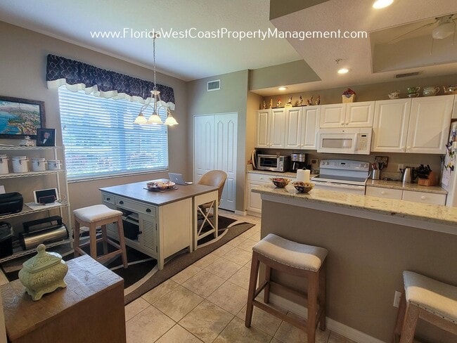 Building Photo - BRILLIANT FIRST FLOOR CONDO! HERITAGE OAKS...