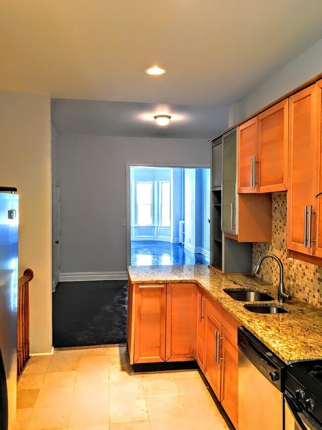 Building Photo - 371 Bergen Ave