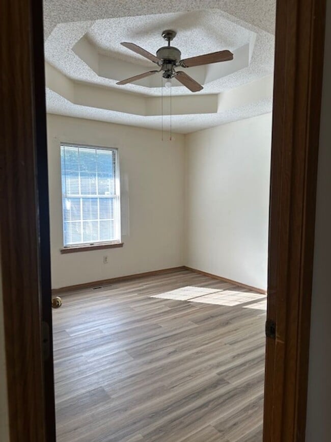Building Photo - Nice 3 bedroom house in South Springield